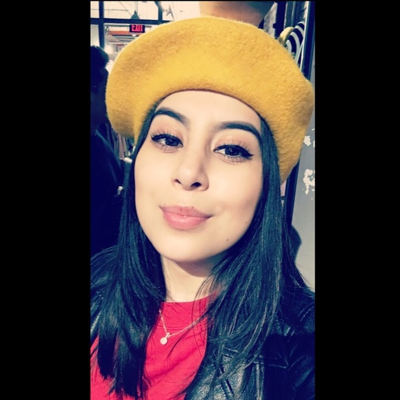 Meet your Posher, Renata - Picture 1 of 1